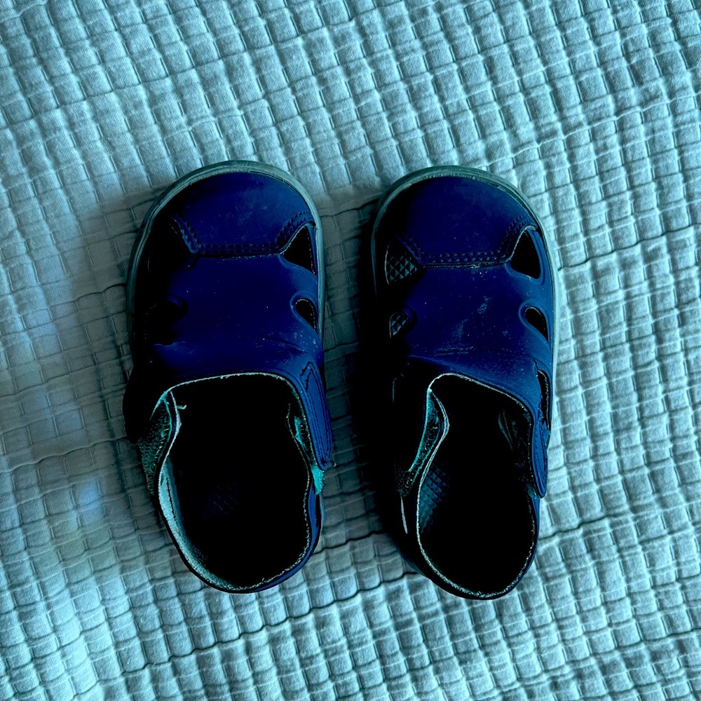 Navy Ten Little Sandals size 5
